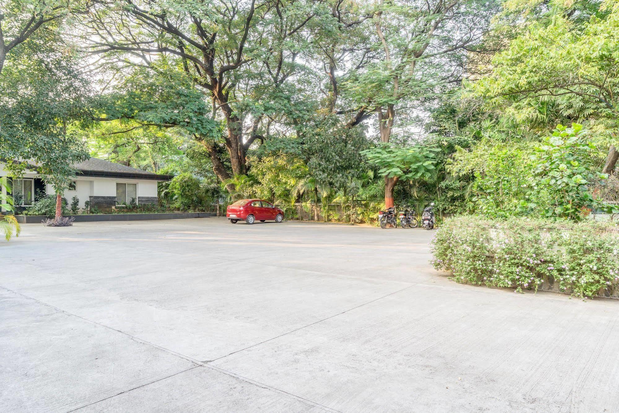 Mint Koregaon Park Next To Osho Ashram Pune Exterior photo