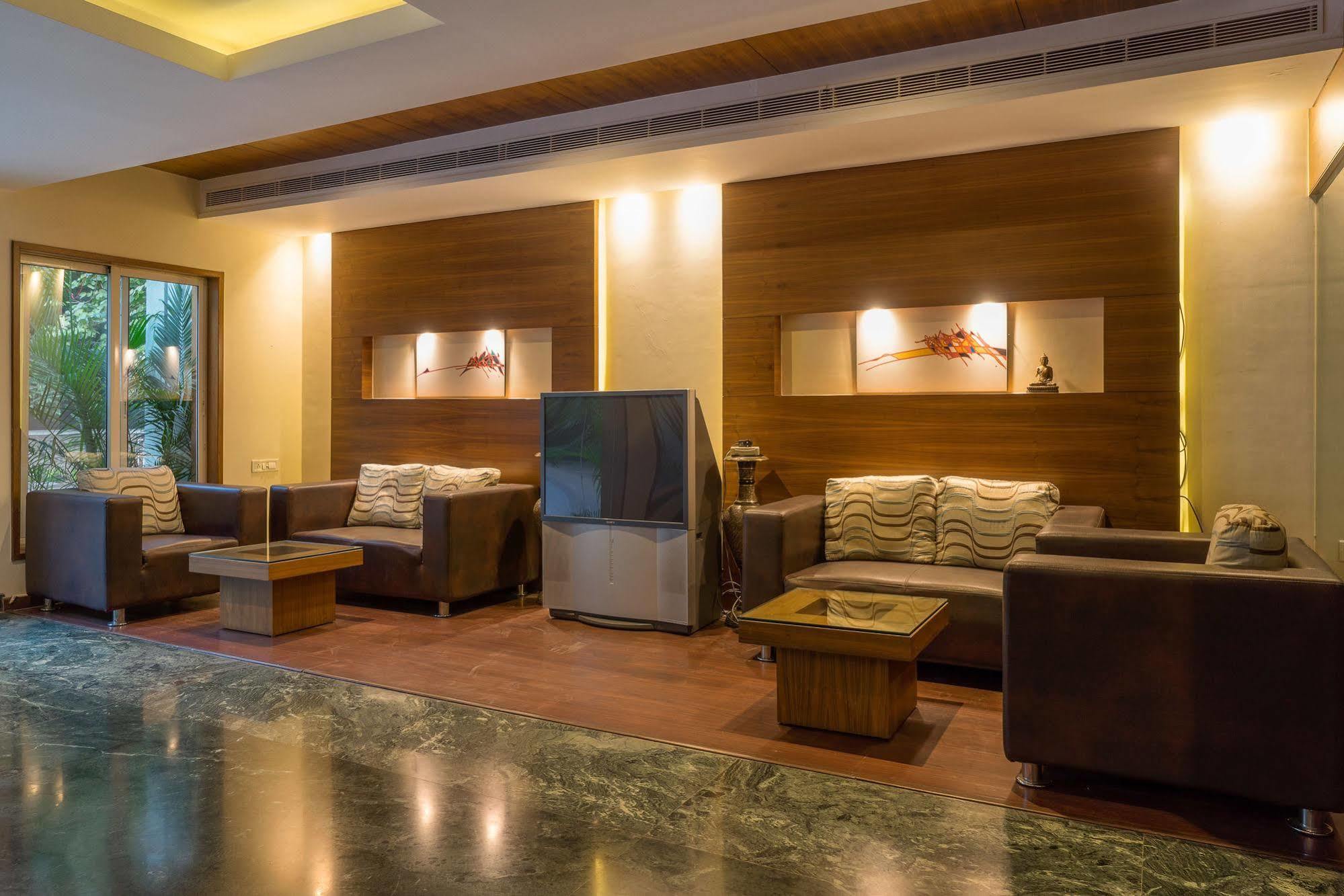 Mint Koregaon Park Next To Osho Ashram Pune Exterior photo